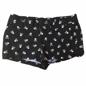 Shorts with skulls | size 7